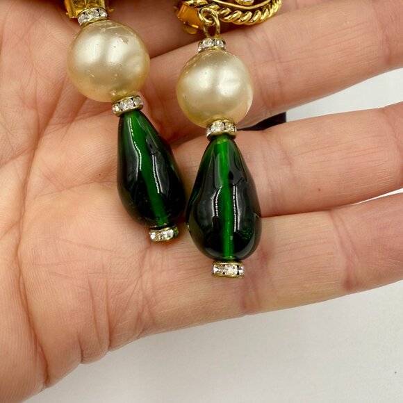 Chanel: gold metal, red and green gripoix, strass disc drop earrings 1984-1992 - Picture 5 of 7